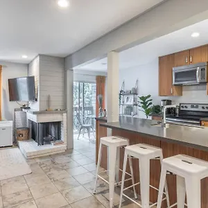  Apartment Updated Creekside Studio With Free Parking