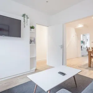 https://refurbished-high-spec-central-family-home.cambridgehotelsuk.com